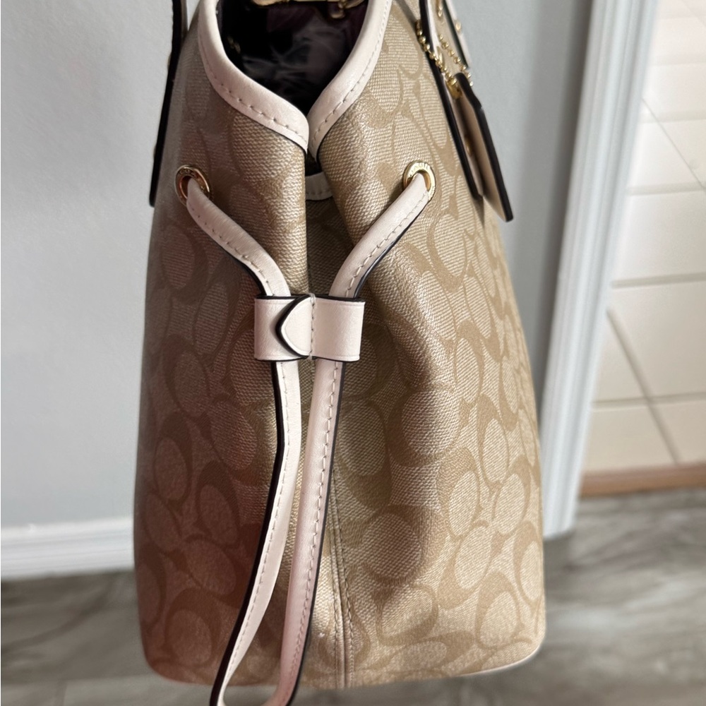 Neutral Beige Patterned Tote with White Trim